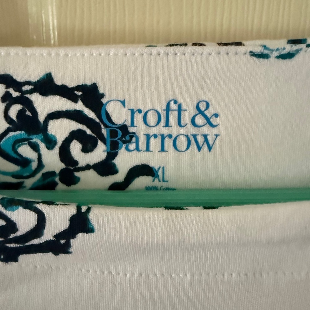 Croft & Barrow Women's White and Teal Patterned Blouse - Picture 2 of 3